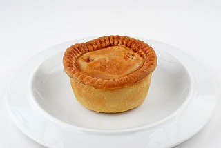 800px-Pork_pie_on_plate