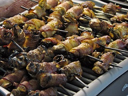 800px-Angels_on_horseback